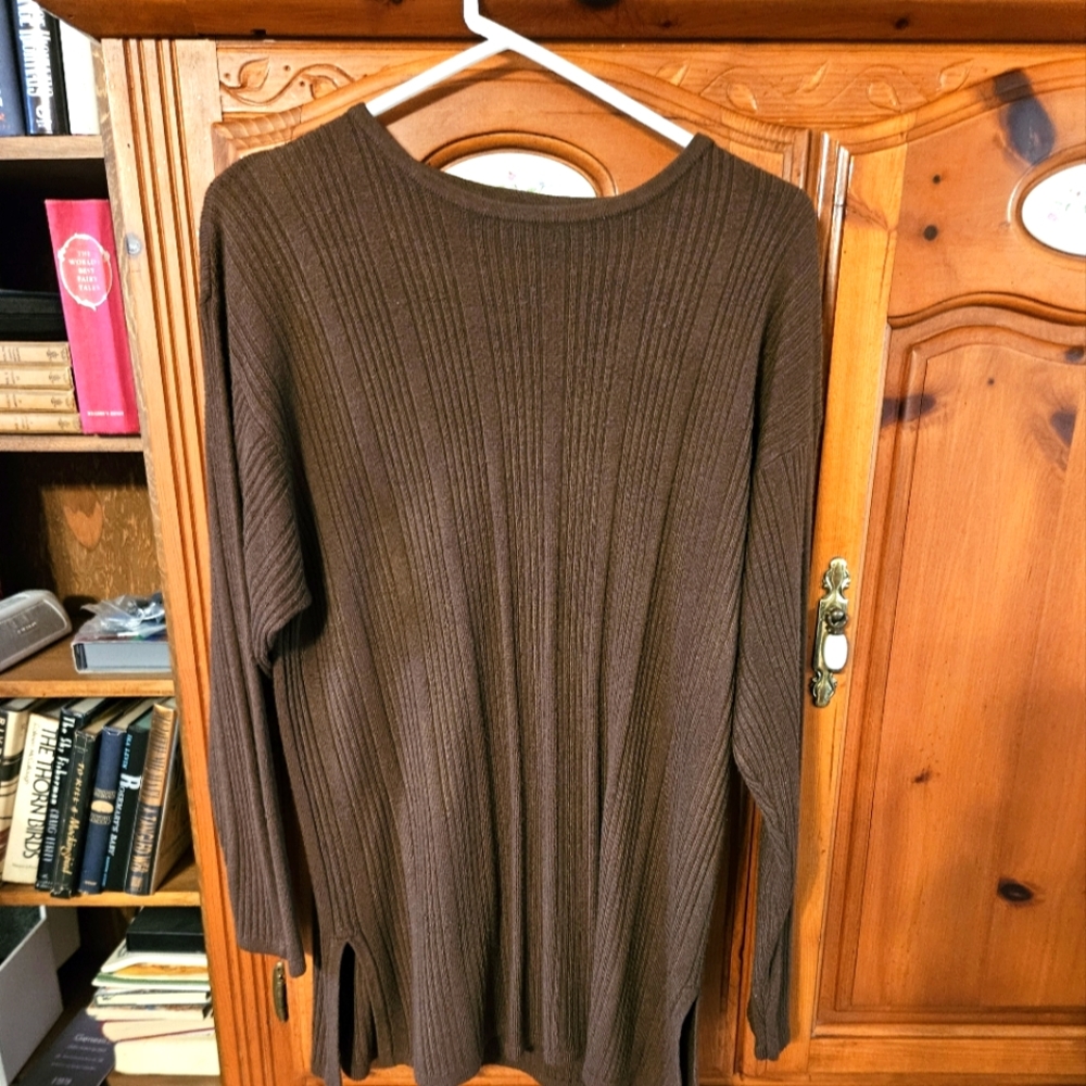 Light weight long sleeve sweater